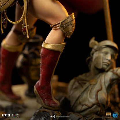 Preventa Estatua Wonder Woman Unleashed Deluxe - DC Comics - Limited Edition marca Iron Studios escala de arte 1/10