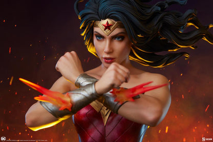 Preventa Estatua Wonder Woman: Saving the Day - DC Comics marca Sideshow Collectibles Premium Format (50 cm)