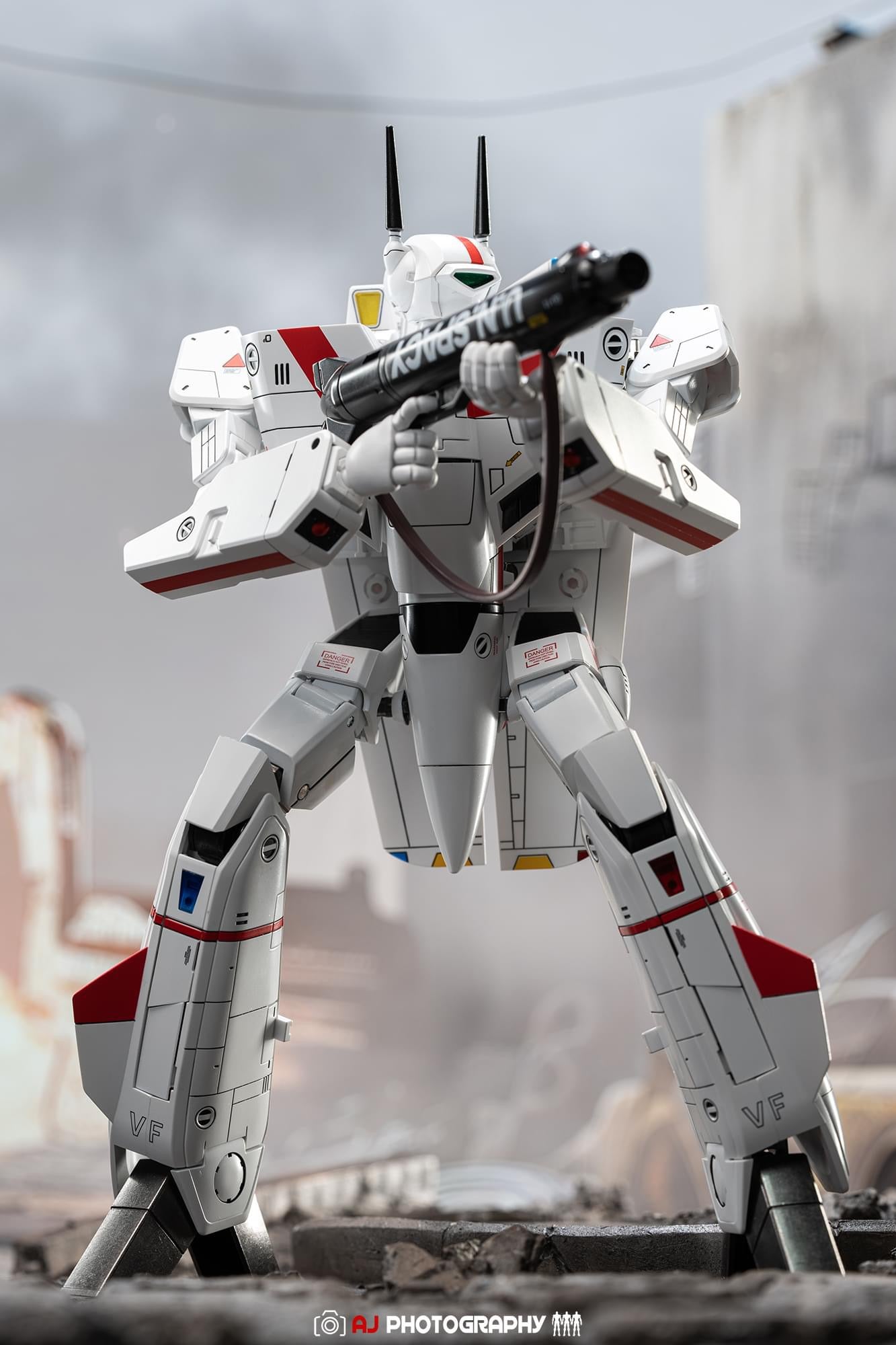 Pedido Figura ROBO-DOU VF-1J Veritech (Rick Hunter) - ROBOTECH marca Threezero 3Z0304 escala 1/72