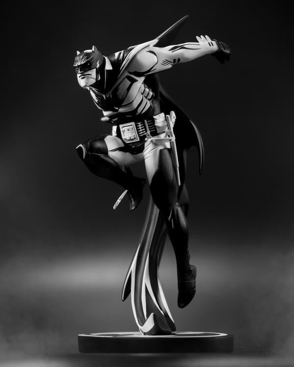 Preventa Estatua Batman (Sean Murphy Sketch Edition) (Poliresina) - Batman: White Knight - Batman Black & White marca McFarlane Toys x DC Direct escala 1/10