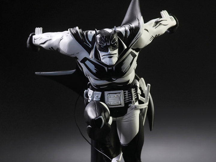 Preventa Estatua Batman (Sean Murphy Sketch Edition) (Poliresina) - Batman: White Knight - Batman Black & White marca McFarlane Toys x DC Direct escala 1/10