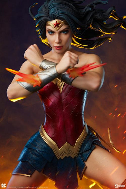 Preventa Estatua Wonder Woman: Saving the Day - DC Comics marca Sideshow Collectibles Premium Format (50 cm)