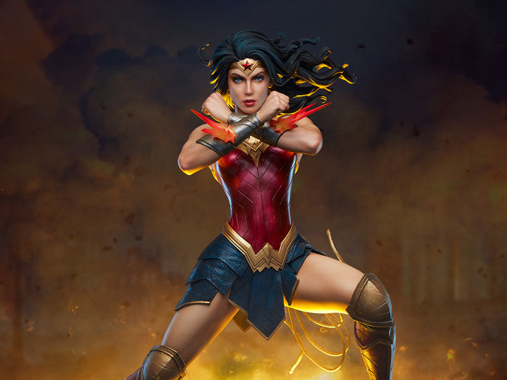 Preventa Estatua Wonder Woman: Saving the Day - DC Comics marca Sideshow Collectibles Premium Format (50 cm)