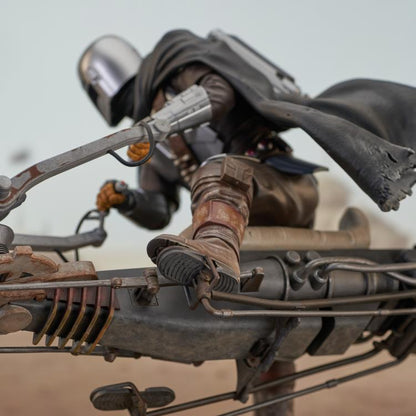 Pedido Estatua Din Djarin con Speeder Bike (Edición limitada) (Resina) - The Mandalorian - Premier Collection marca Diamond Select Toys escala 1/7