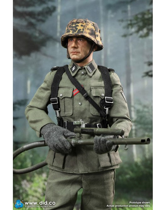 Pedido Figura Joerg - WWII German LAH Division Heer Flammenwerfer Gefreiter marca DID D80177 escala 1/6