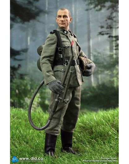 Pedido Figura Joerg - WWII German LAH Division Heer Flammenwerfer Gefreiter marca DID D80177 escala 1/6