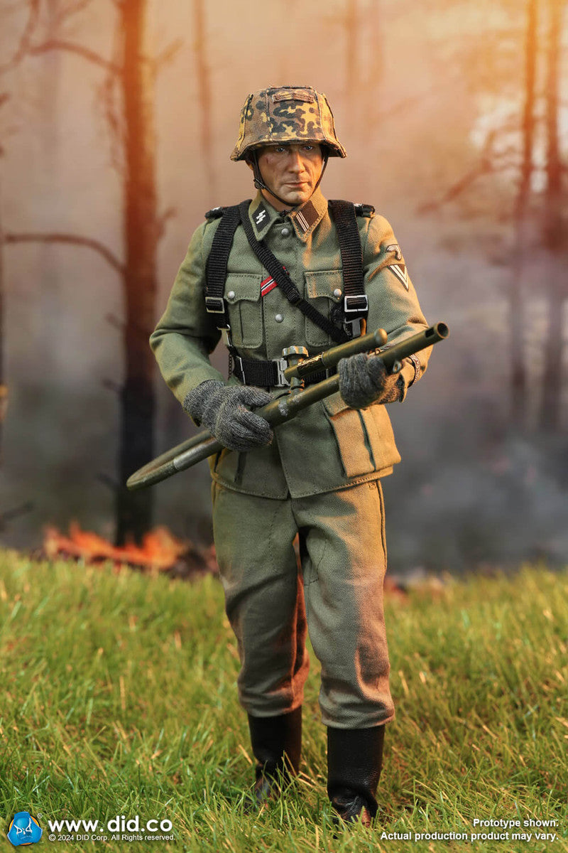 Pedido Figura Joerg - WWII German LAH Division Heer Flammenwerfer Gefreiter marca DID D80177 escala 1/6