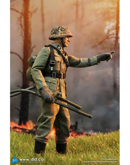 Pedido Figura Joerg - WWII German LAH Division Heer Flammenwerfer Gefreiter marca DID D80177 escala 1/6