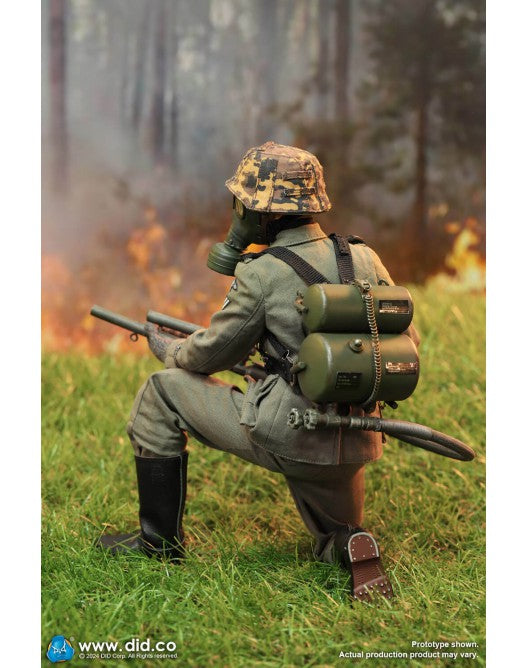 Pedido Figura Joerg - WWII German LAH Division Heer Flammenwerfer Gefreiter marca DID D80177 escala 1/6