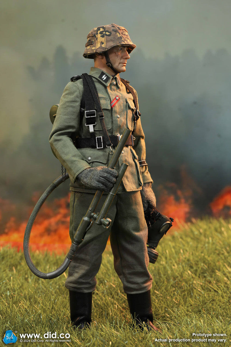 Pedido Figura Joerg - WWII German LAH Division Heer Flammenwerfer Gefreiter marca DID D80177 escala 1/6