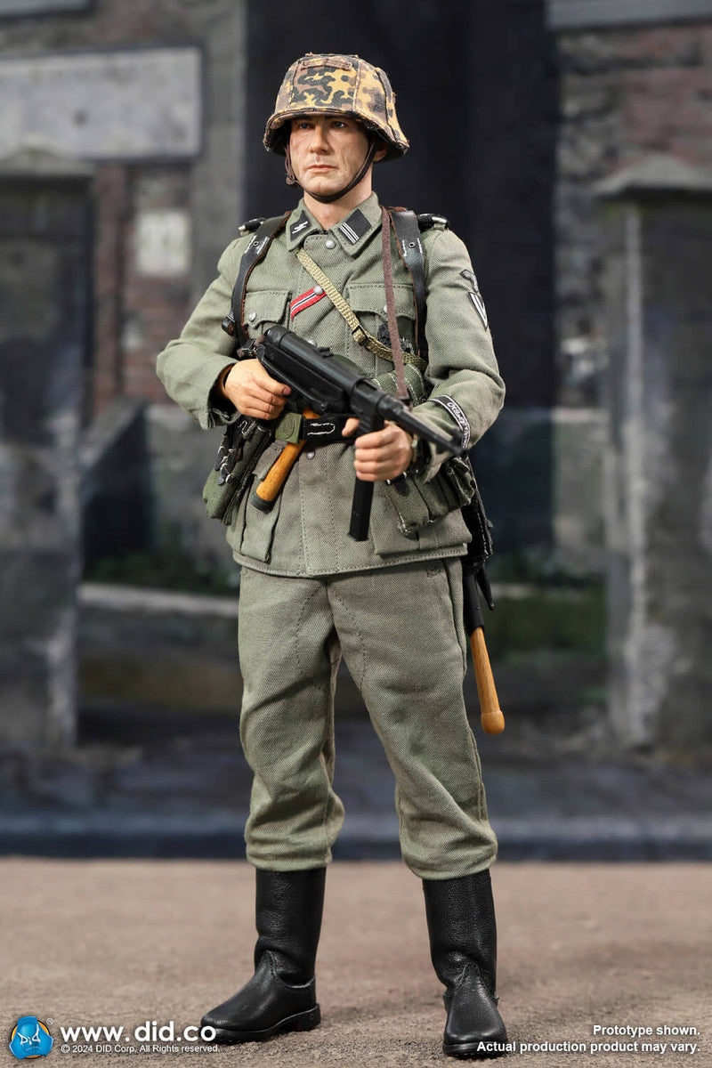 Pedido Figura Joerg - WWII German LAH Division Heer Flammenwerfer Gefreiter marca DID D80177 escala 1/6