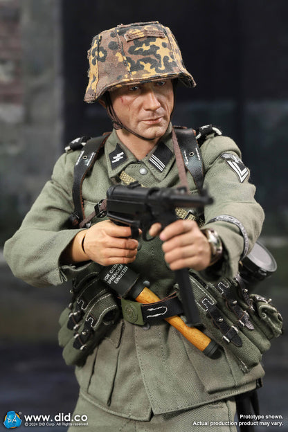 Pedido Figura Joerg - WWII German LAH Division Heer Flammenwerfer Gefreiter marca DID D80177 escala 1/6