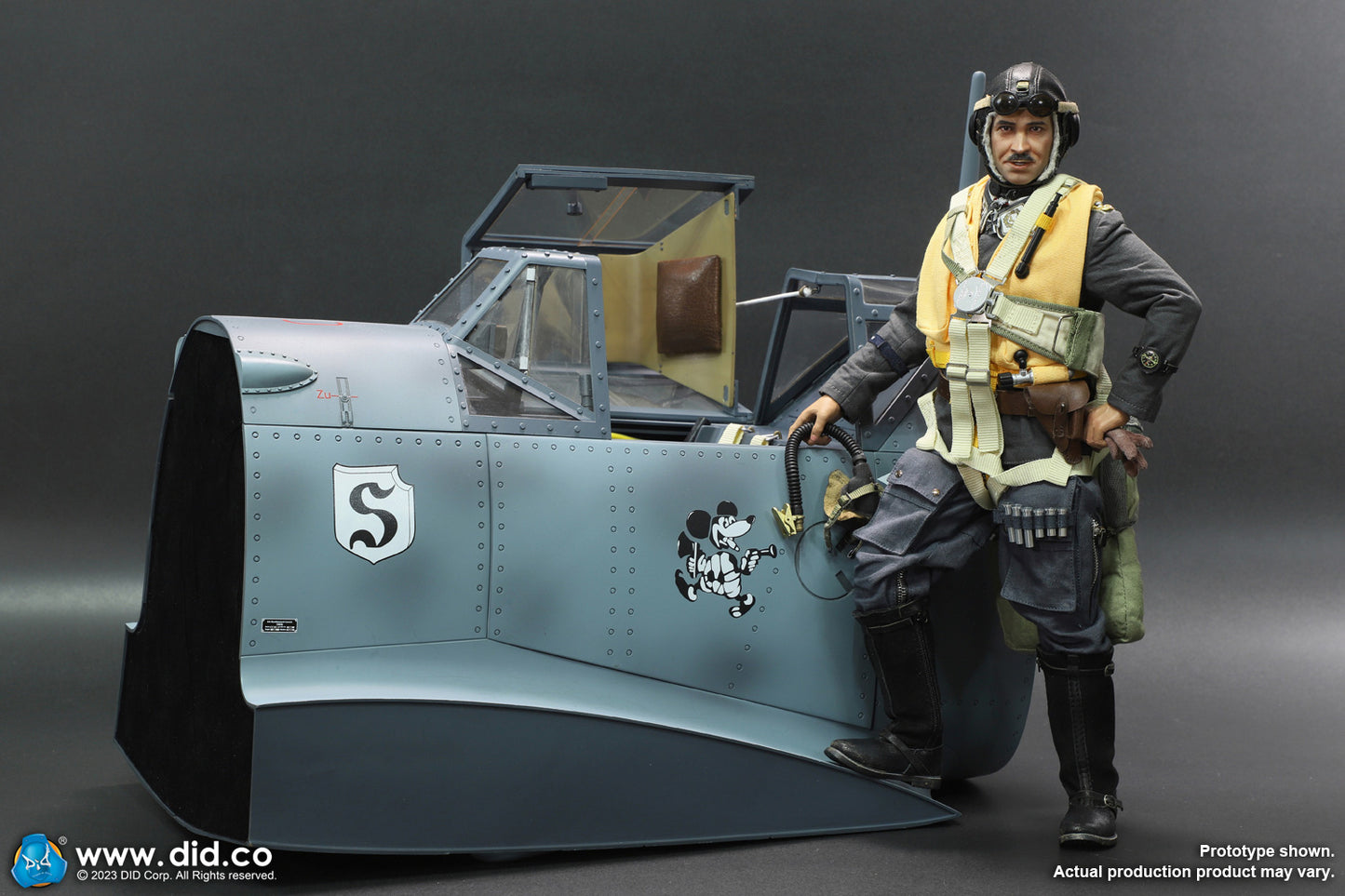 Preventa Base Diorama Cockpit/Cabina BF-109 (Grey Blue) marca DID E60065B escala 1/6