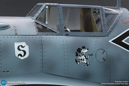 Preventa Base Diorama Cockpit/Cabina BF-109 (Grey Blue) marca DID E60065B escala 1/6