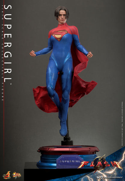 Preventa Figura SUPERGIRL - The Flash marca Hot Toys MMS715 escala 1/6