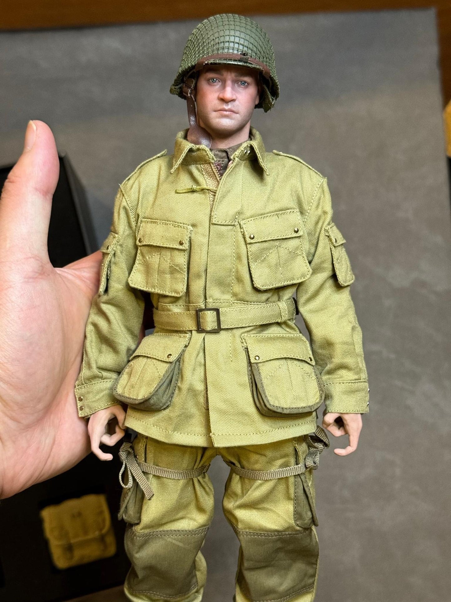 Pedido Figura Lieutenant “Buck” (Winter Uniform) - US Paratrooper marca Facepoolfigure FP-012A escala 1/6