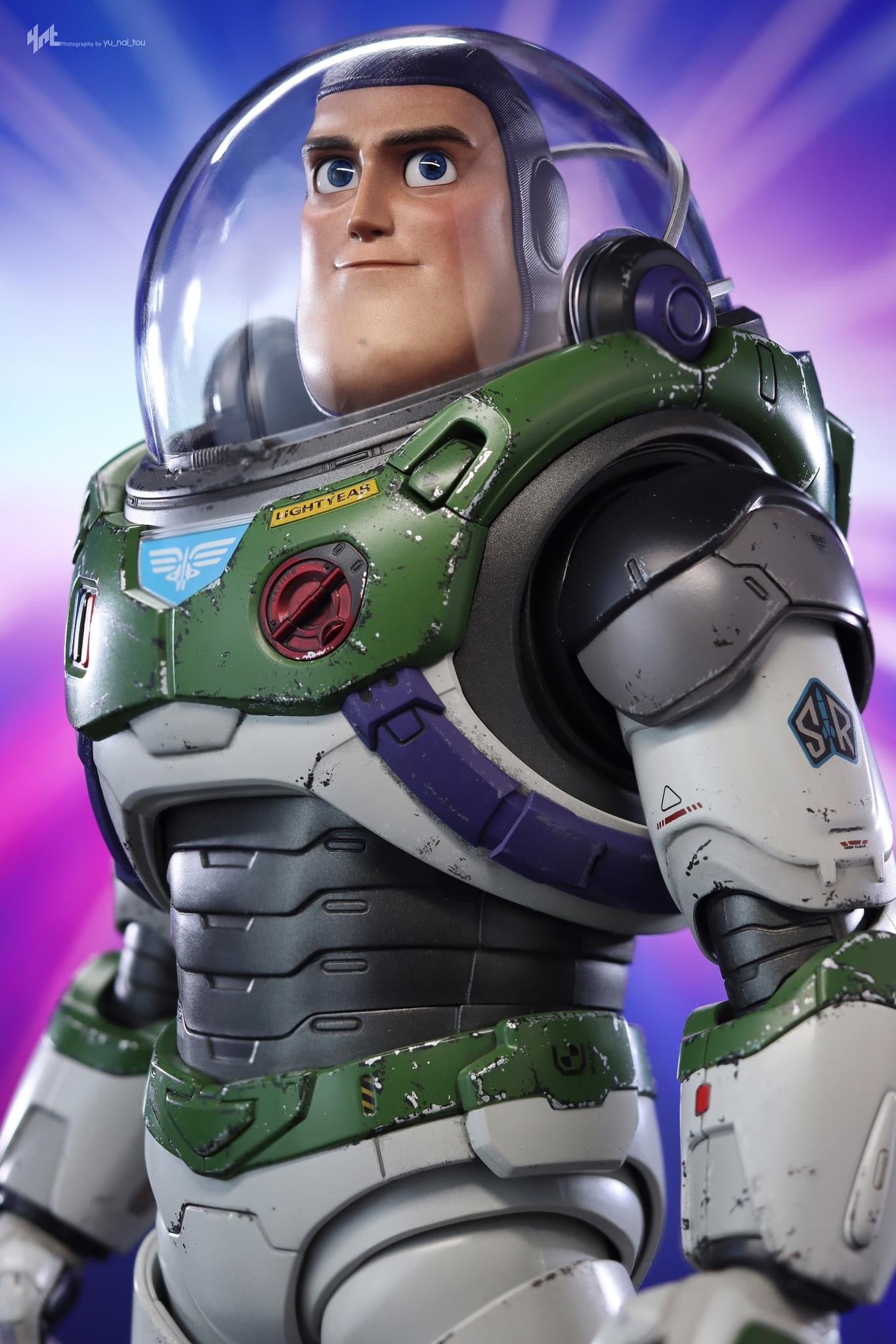 Pedido Figura Lightyear - Space Ranger Alpha Buzz Lightyear (Deluxe Version) marca Hot Toys MMS635 escala 1/6