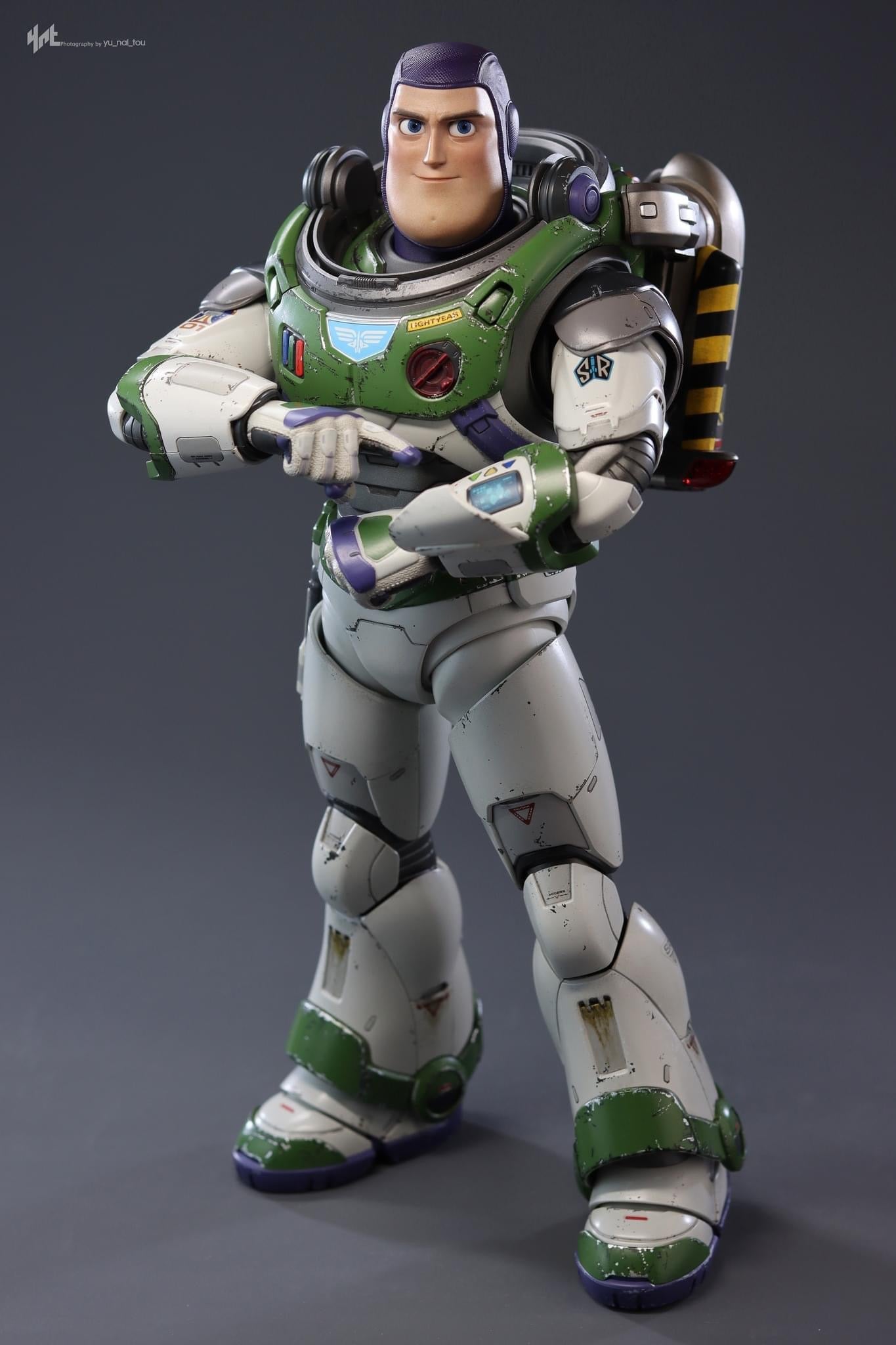 Pedido Figura Lightyear - Space Ranger Alpha Buzz Lightyear marca Hot Toys MMS634 escala 1/6