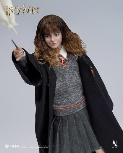 Preventa Figura Hermione Granger (cabello enraizado) - Hogwarts School Uniform marca Inart AG011D1 escala 1/6