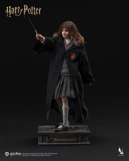 Preventa Figura Hermione Granger (cabello enraizado) - Hogwarts School Uniform marca Inart AG011D1 escala 1/6