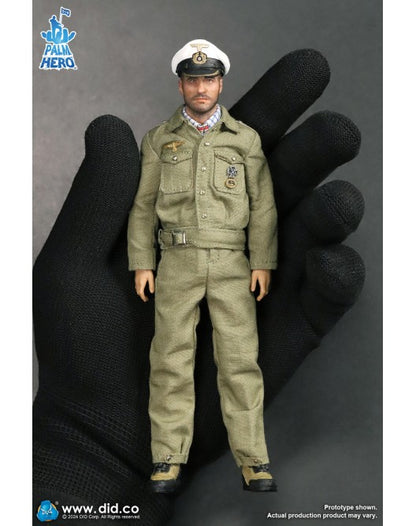 Pedido Figura Lehmann - WWII German U-Boat Commander - Palm Hero Series marca DID XD80026 escala pequeña 1/12