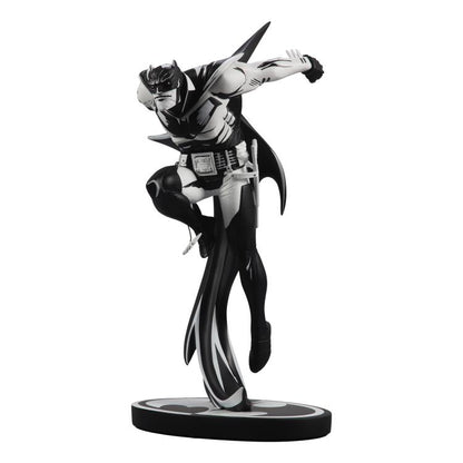 Preventa Estatua Batman (Sean Murphy Sketch Edition) (Poliresina) - Batman: White Knight - Batman Black & White marca McFarlane Toys x DC Direct escala 1/10