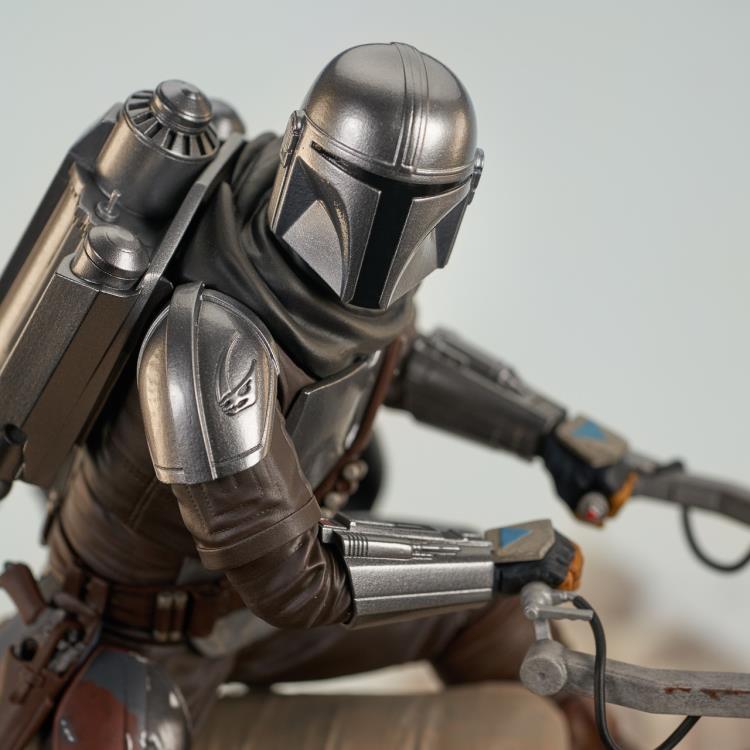 Pedido Estatua Din Djarin con Speeder Bike (Edición limitada) (Resina) - The Mandalorian - Premier Collection marca Diamond Select Toys escala 1/7