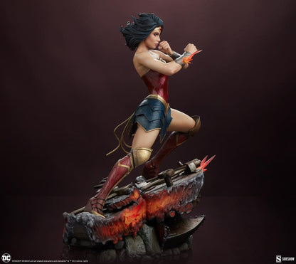 Preventa Estatua Wonder Woman: Saving the Day - DC Comics marca Sideshow Collectibles Premium Format (50 cm)