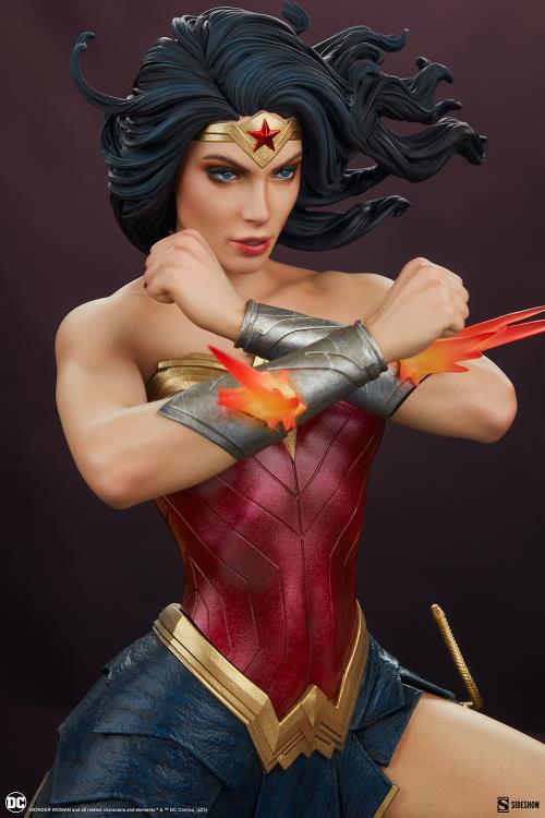 Preventa Estatua Wonder Woman: Saving the Day - DC Comics marca Sideshow Collectibles Premium Format (50 cm)