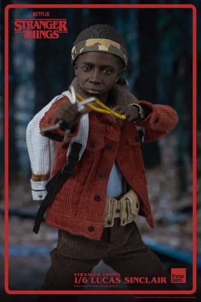 Pedido Figura Lucas Sinclair - Stranger Things marca Threezero 3Z0318 escala 1/6 (relanzamiento)