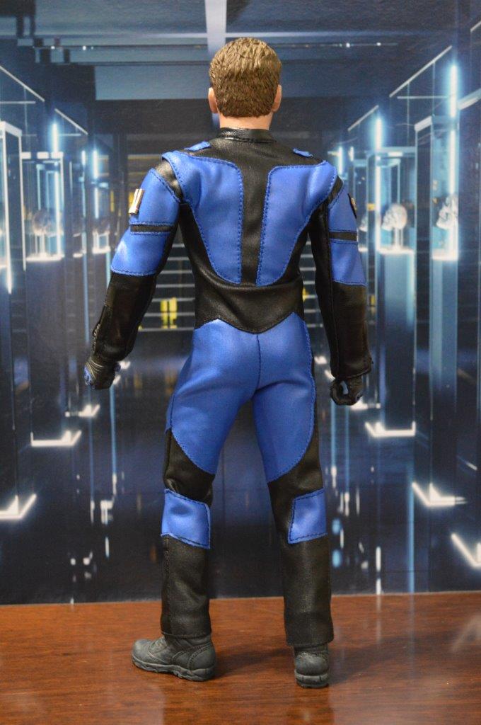 Figura Deluxe Tony con traje de carreras marca EM Custom Studios escala 1/6