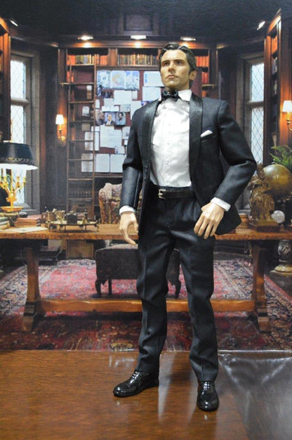 [EN STOCK] Figura Billionaire con Backdrop marca EM Custom Studios escala 1/6