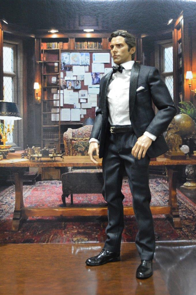 [EN STOCK] Figura Billionaire con Backdrop marca EM Custom Studios escala 1/6