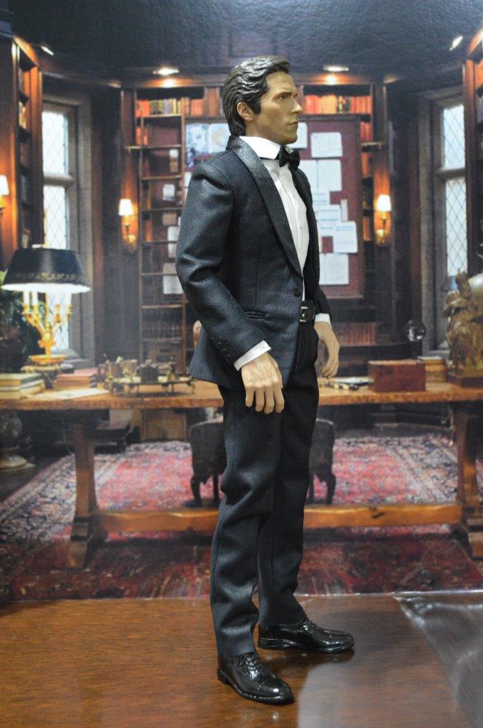 [EN STOCK] Figura Billionaire con Backdrop marca EM Custom Studios escala 1/6