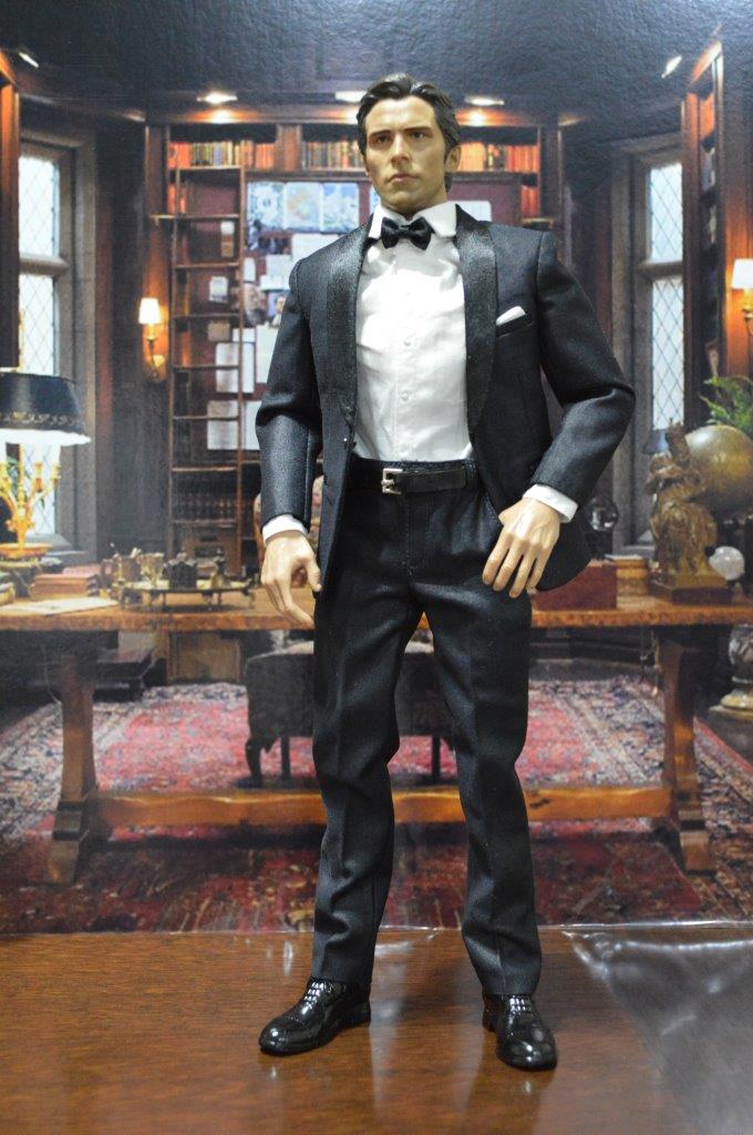 [EN STOCK] Figura Billionaire con Backdrop marca EM Custom Studios escala 1/6