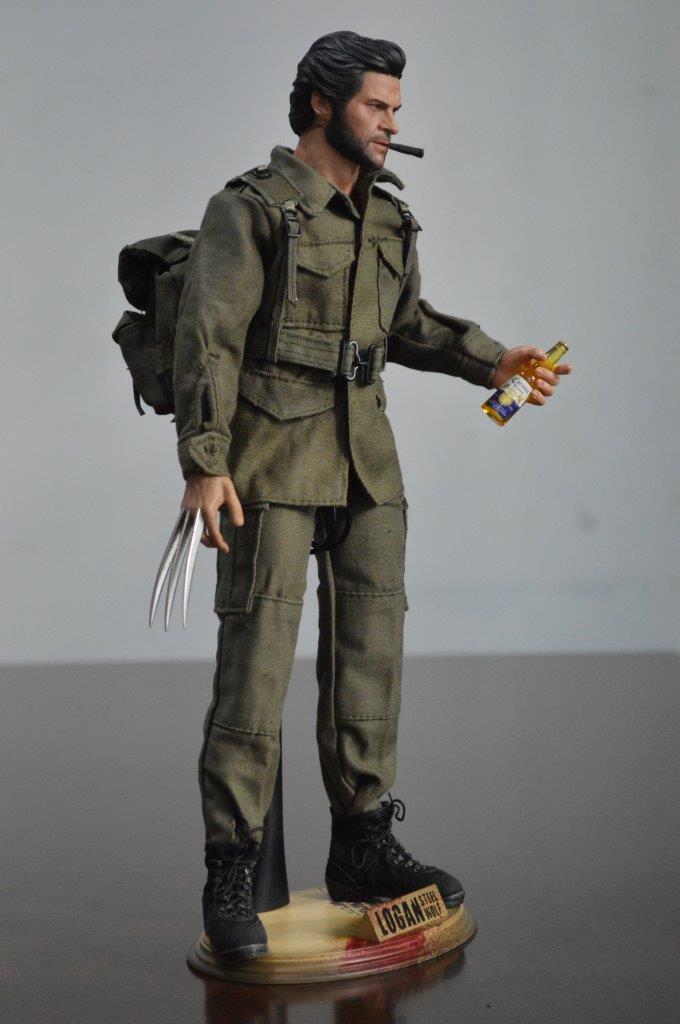 Figura Wolfman con Uniforme Militar marca EM Custom Studios escala 1/6