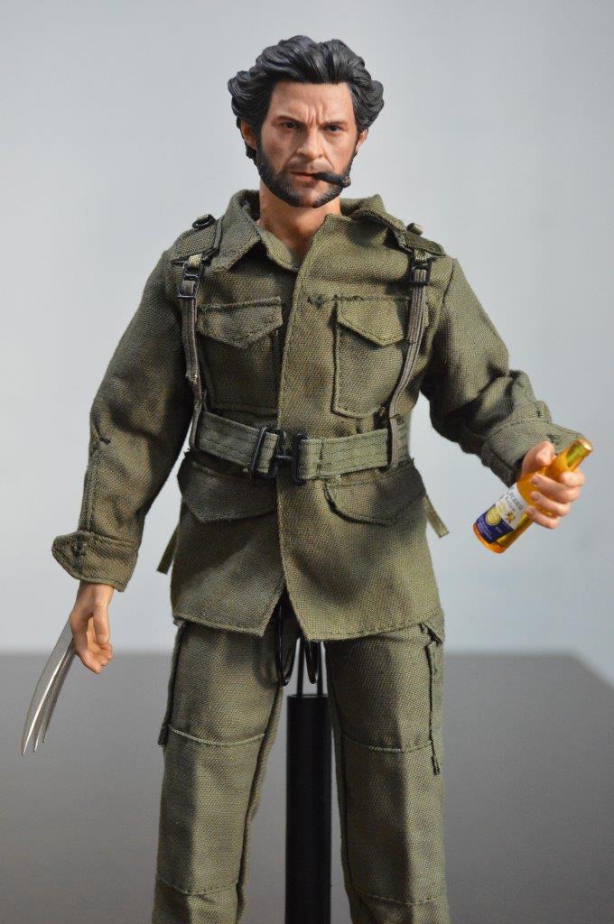 Figura Wolfman con Uniforme Militar marca EM Custom Studios escala 1/6