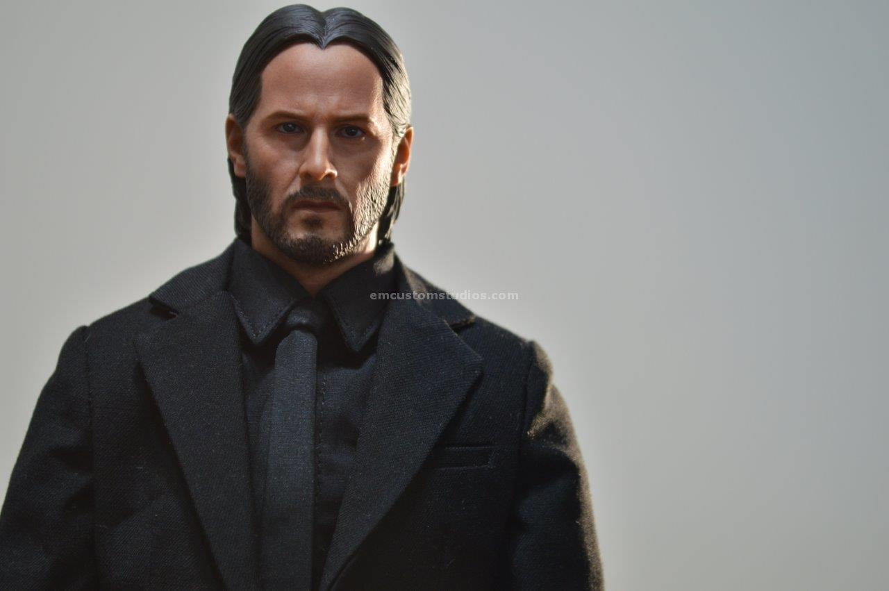 Figura Killer John Black Suit marca EM Custom Studios escala 1/6