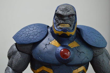 [EN STOCK] Figura Darkseid Deluxe - Justice League - The New 52 marca DC Collectibles 33 cm