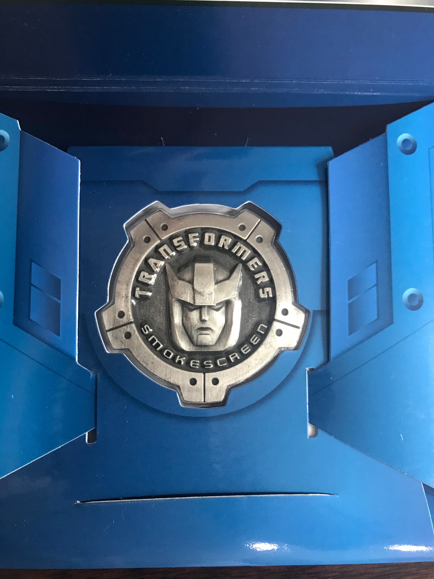 [EN STOCK] Accesorio Moneda Metálica Conmemorativa - Transformers MP-19 Smokescreen marca Hasbro / Takara