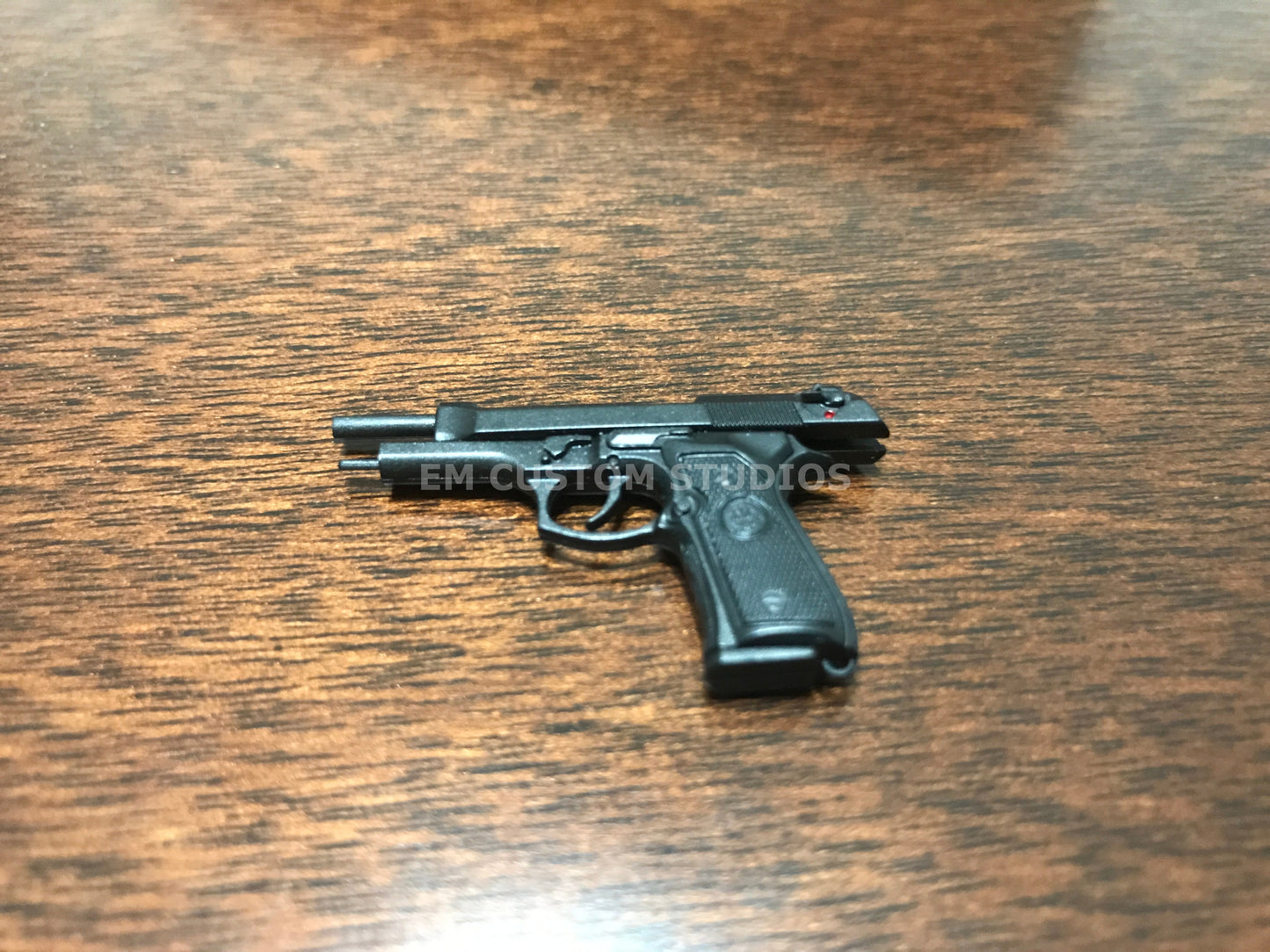 Accesorio Pistola Beretta para figuras escala 1/6