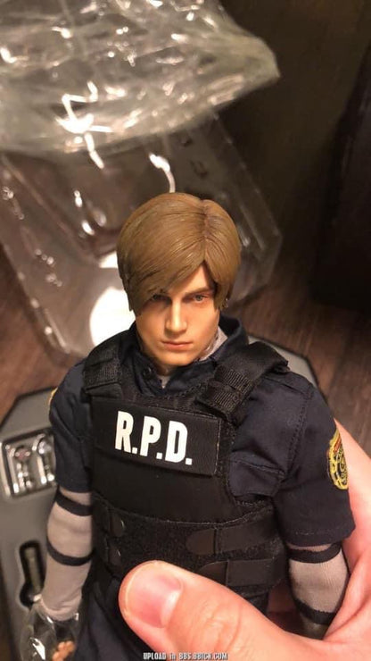 Pedido Figura Leon S. Kennedy de Resident Evil 2 marca Damtoys DMS030 escala 1/6