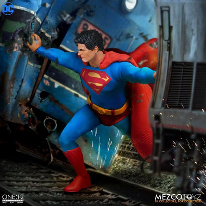 Pedido Figura Superman - Man of Steel Edition One:12 Collective marca Mezco Toyz 76553 escala pequeña 1/12