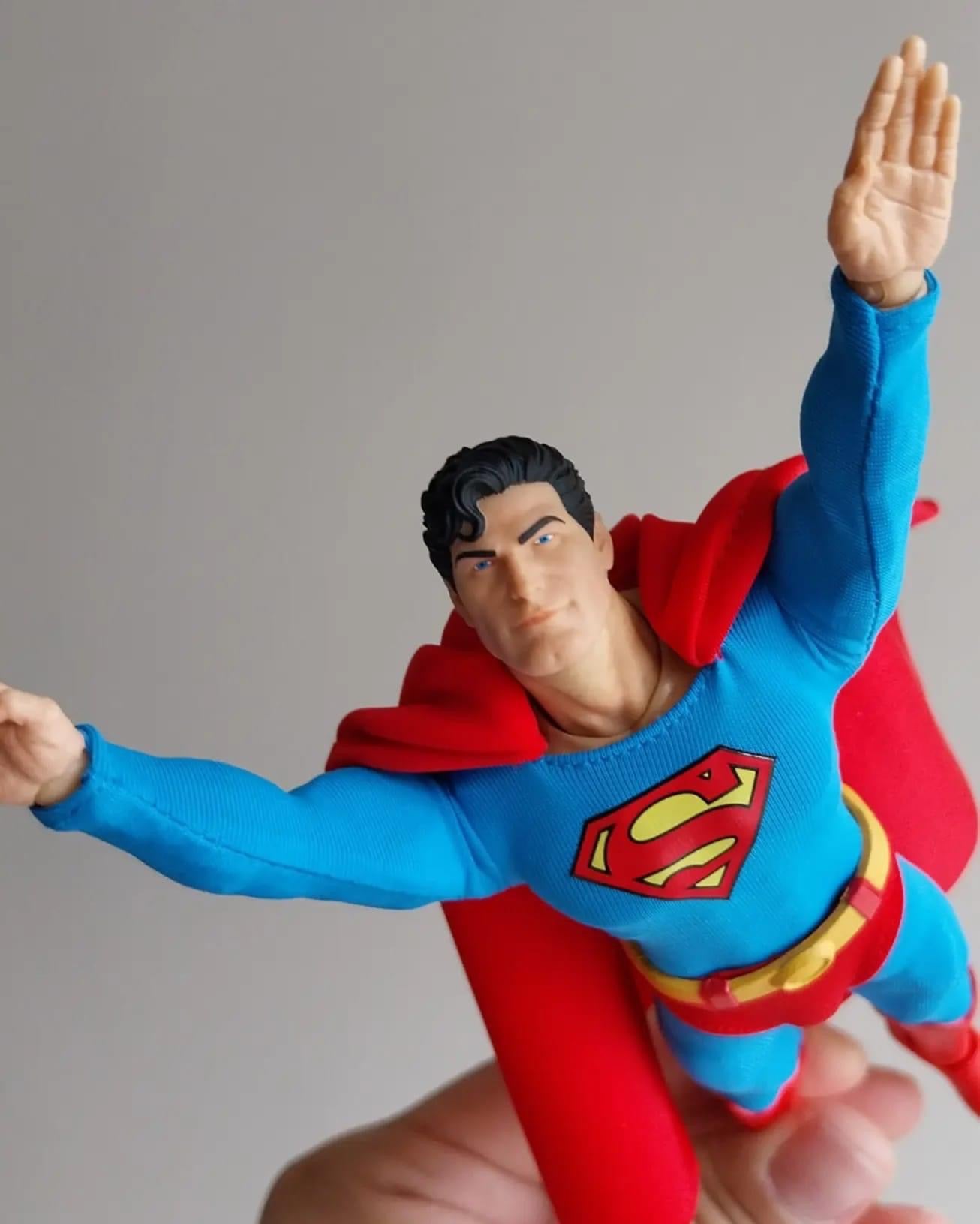 Pedido Figura Superman - Man of Steel Edition One:12 Collective marca Mezco Toyz 76553 escala pequeña 1/12