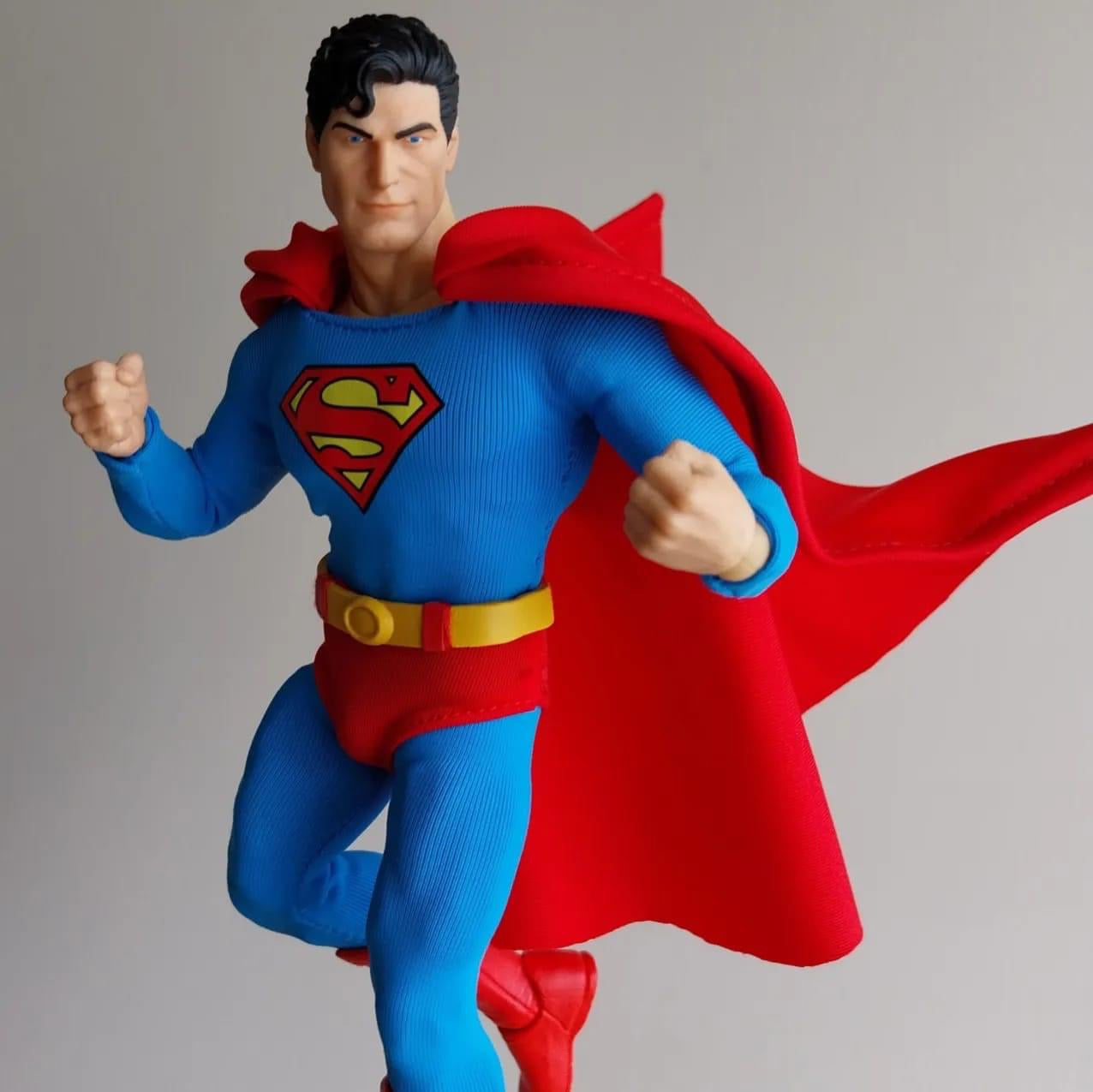 Pedido Figura Superman - Man of Steel Edition One:12 Collective marca Mezco Toyz 76553 escala pequeña 1/12